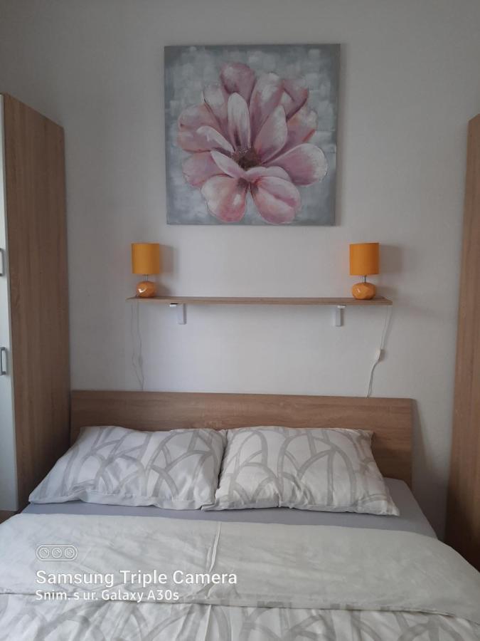 Kuca Za Odmor Coccoli Apartamento Karlobag Exterior foto